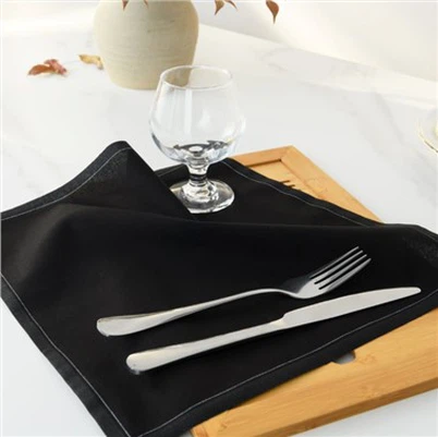 Melnās vakariņu salvetes